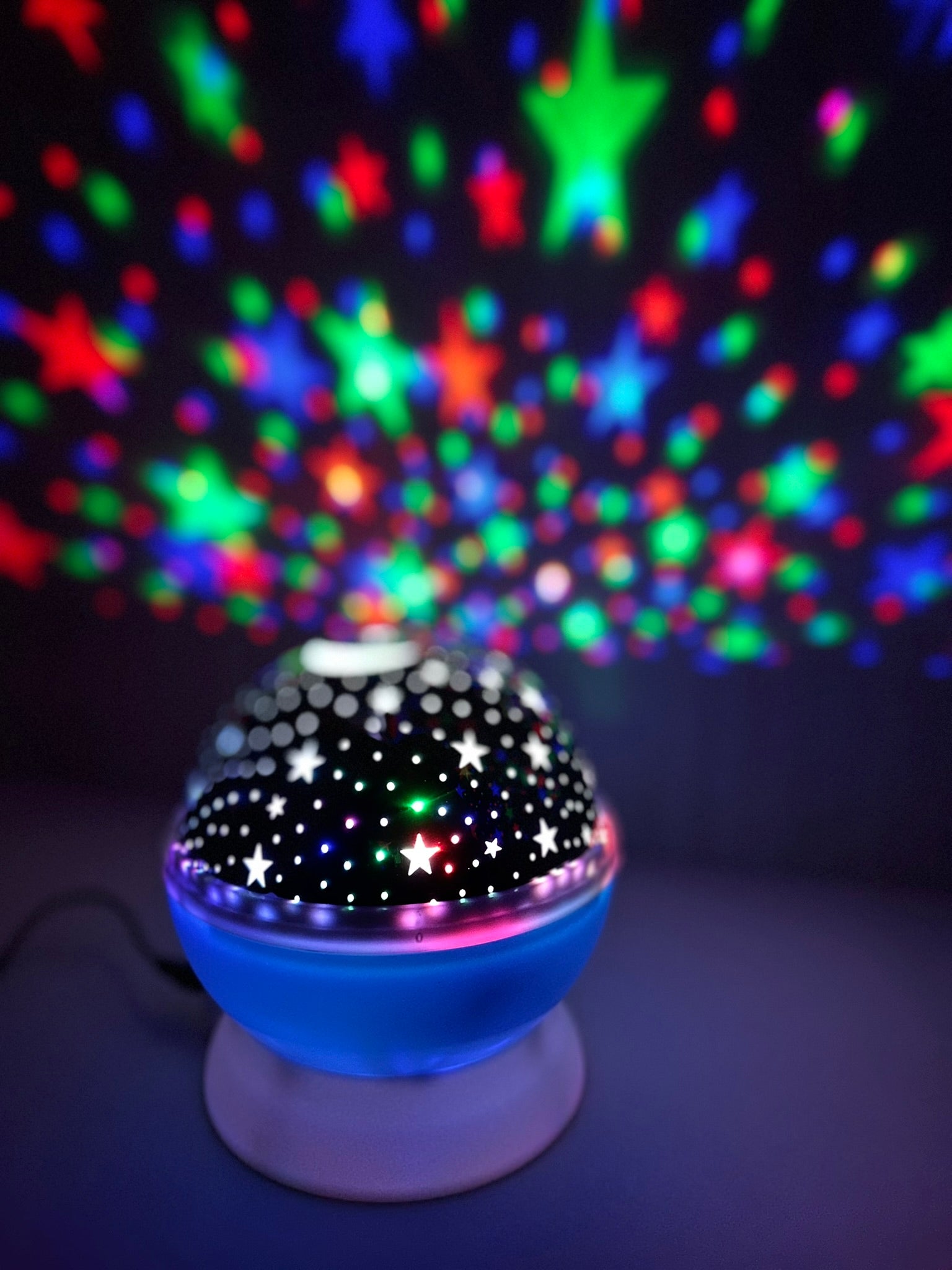 Luminária Estelar 360° Projeção Giratória RGB com Estrelas -