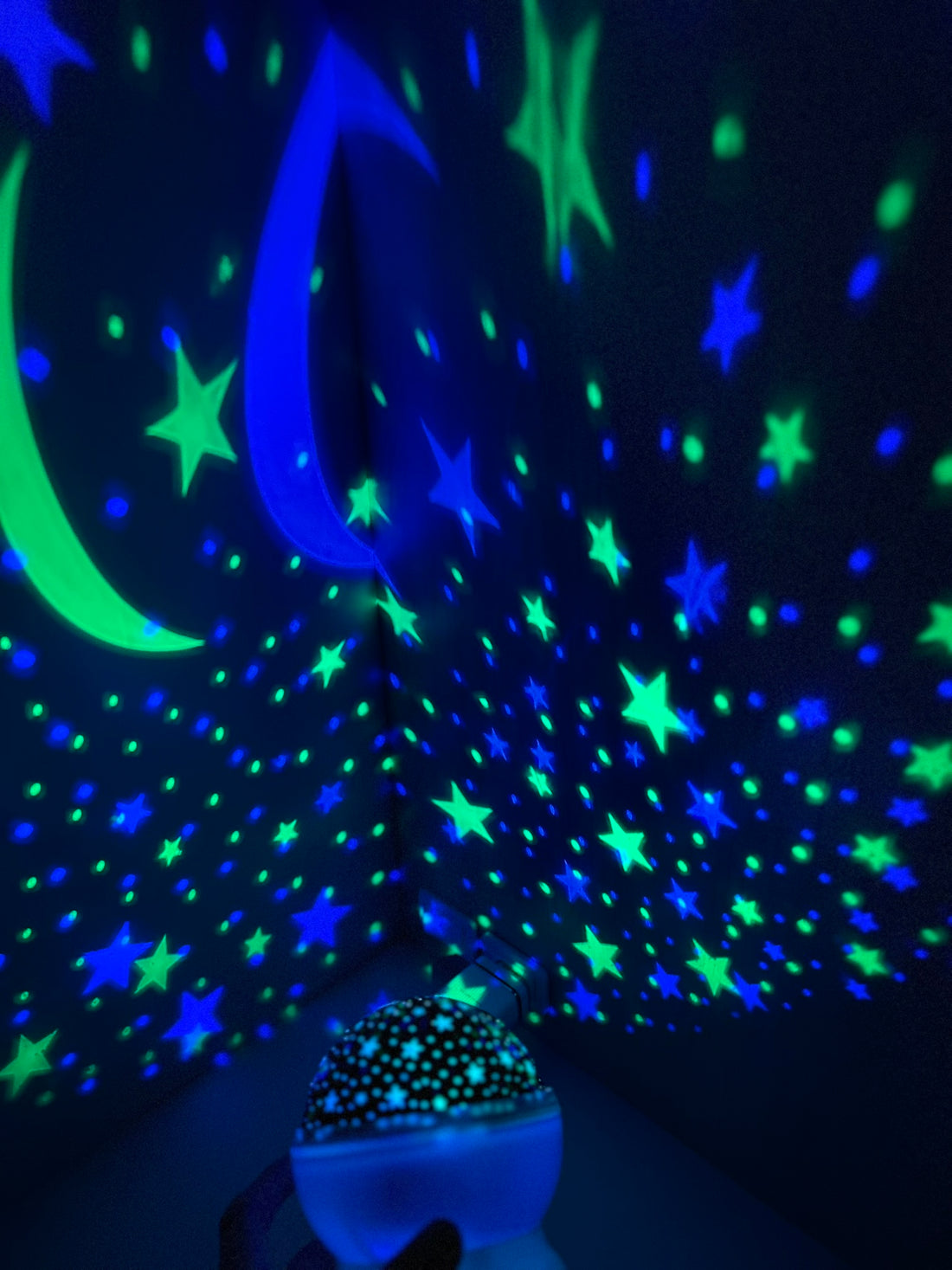 Luminária Estelar 360° Projeção Giratória RGB com Estrelas -